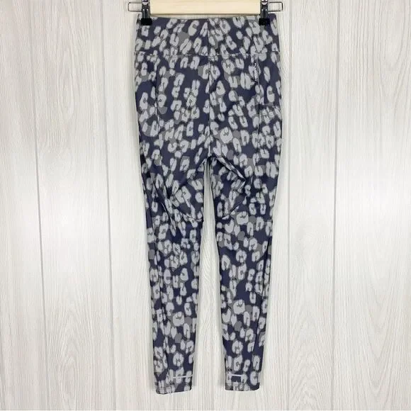 The North Face | One The Mountain Animal Print Leggings Size Medium - Picture 2 of 10